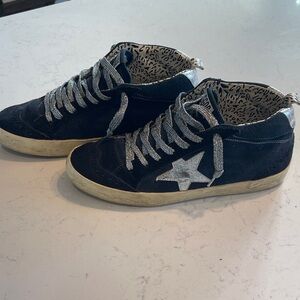 Golden Goose 
FRANCY MID-TOP SNEAKERS IN NAVY SUEDE
